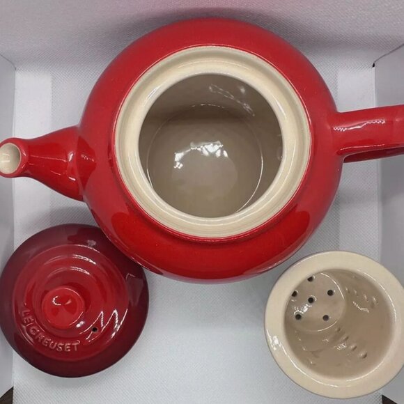 Le Creuset Small Teapot - Picture 3 of 4